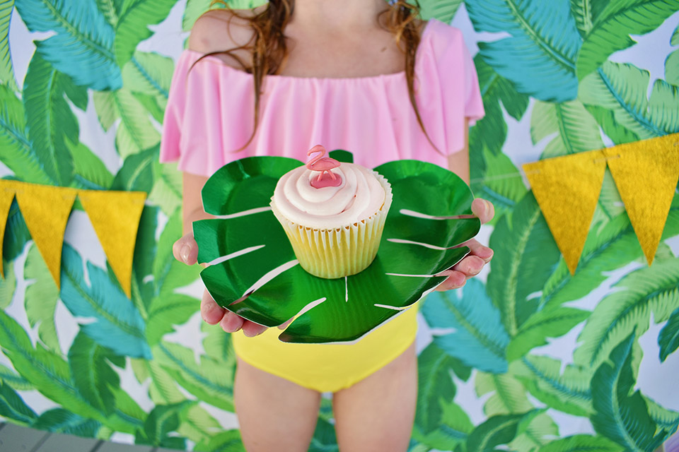 6th Birthday Flamingle - Palm Plate Flamingo Cupcake