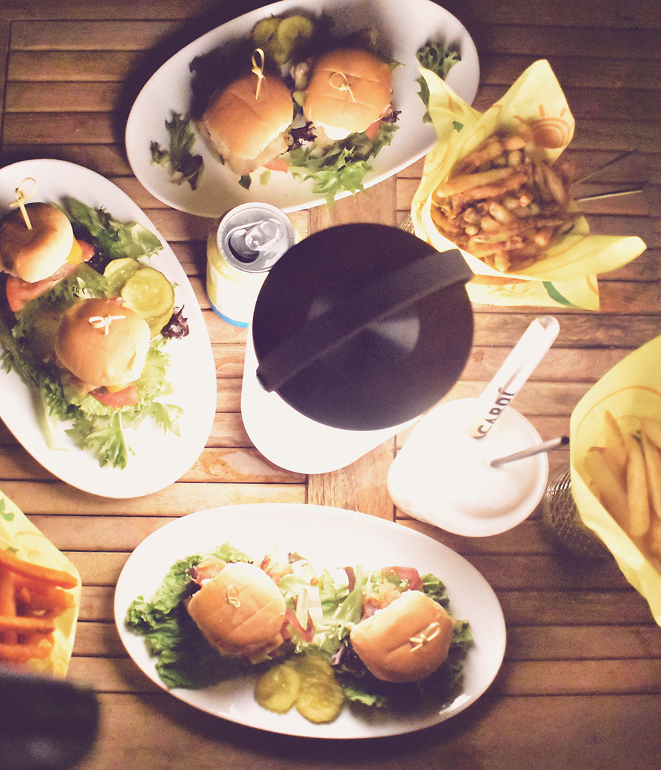 Amara Cay Resort reelburger dinner overhead