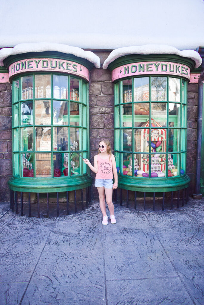 30A Mama Travel - Universal Wizarding World of Harry Potter - Honeydukes at Hogsmeade