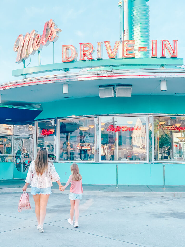 30A Mama Travels - Universal Studios - Mels Drive In