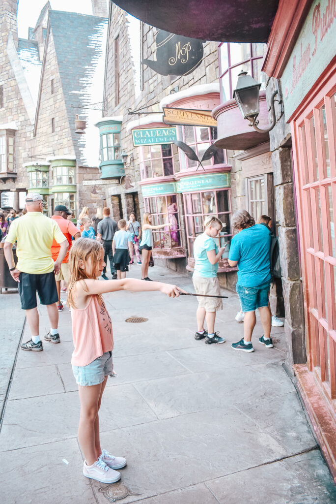 30A Mama Travels - Wizarding World of Harry Potter - Hogsmeade
