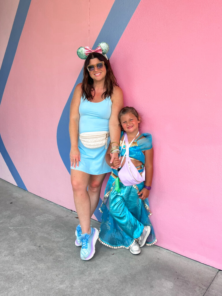 Jami Ray - Disney in the summer - Epcot - what to wear